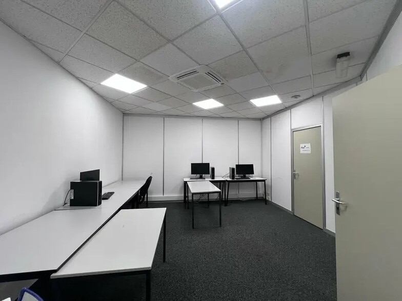 Bureau dans CANNES-LA-BOCCA à louer - Photo intérieure – Image 3 sur 7