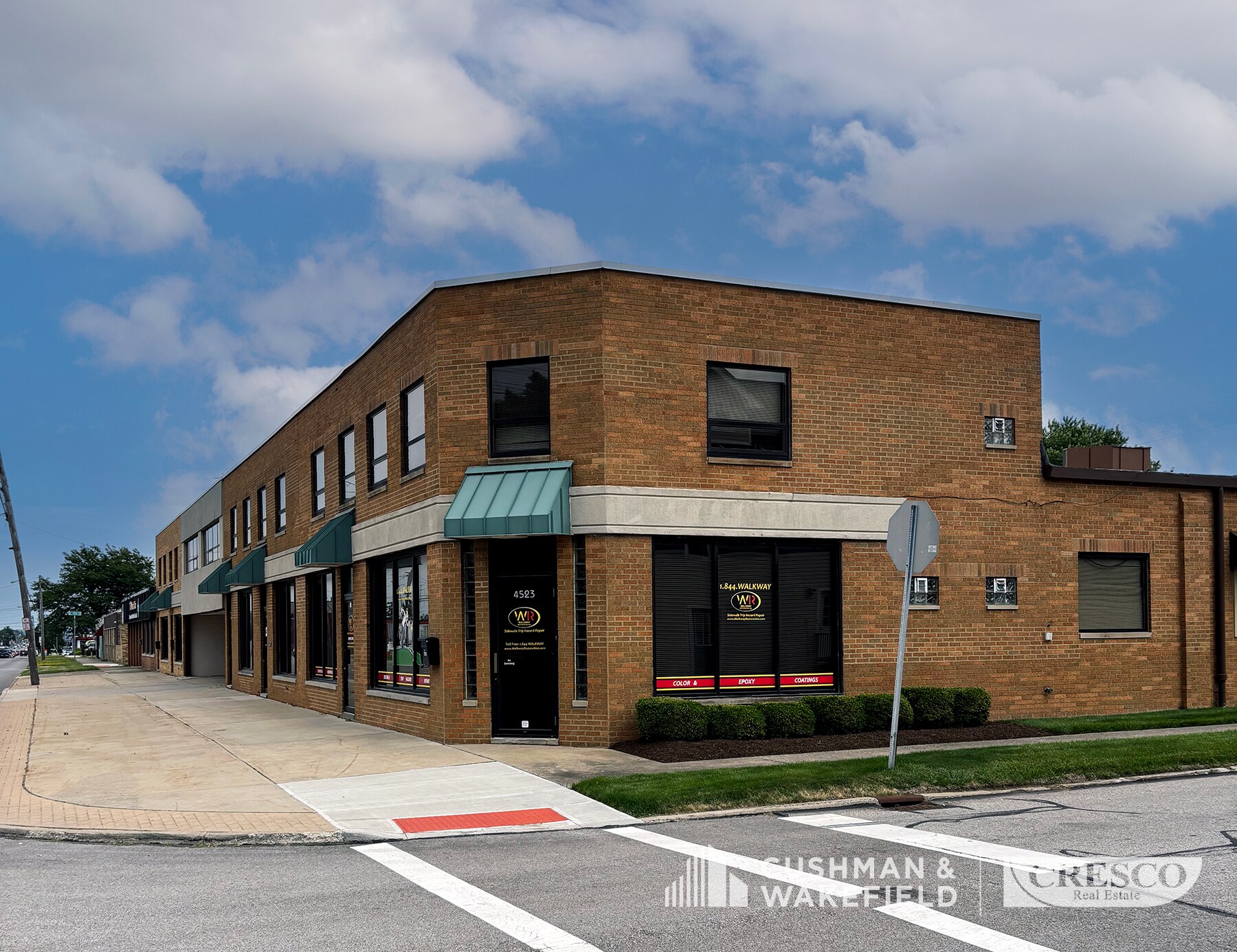 4515-4523 Brookpark Rd, Parma, OH à louer Photo principale– Image 1 sur 15