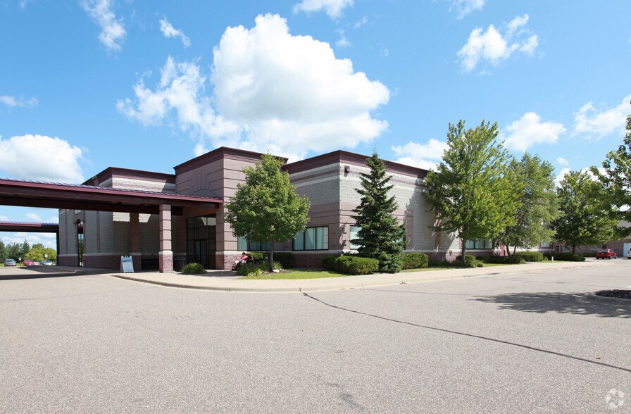 13545 Martin St NW, Andover, MN à vendre - Photo principale – Image 1 sur 3