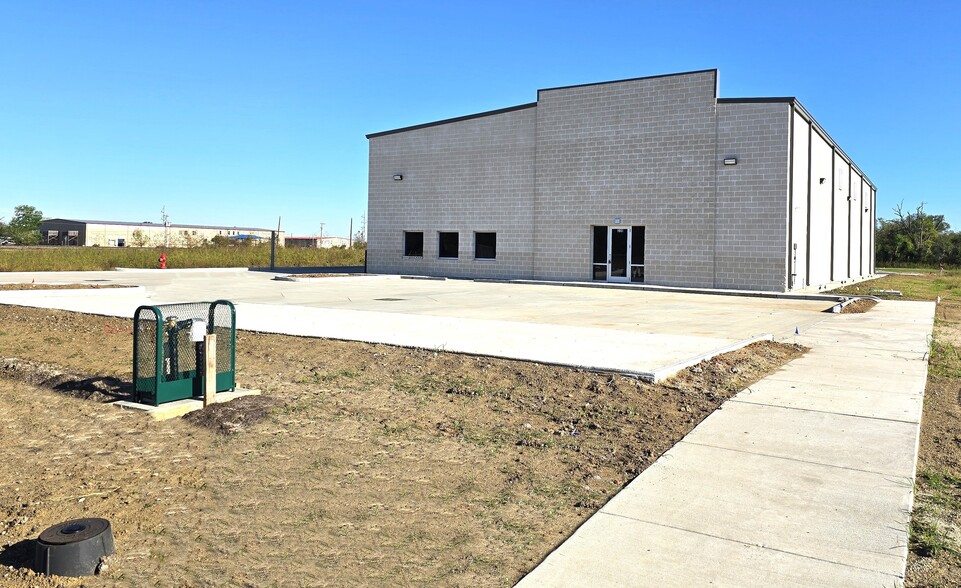320 E Olive St, League City, TX à louer - Photo de l’immeuble – Image 2 sur 16