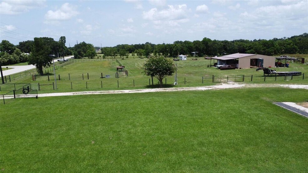 17220 Kermier Rd, Hockley, TX à vendre - Photo de l’immeuble – Image 2 sur 3