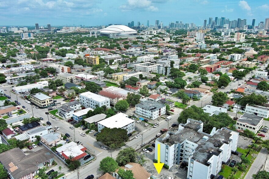 2042 SW 4th St, Miami, FL à vendre - Photo de l’immeuble – Image 3 sur 15
