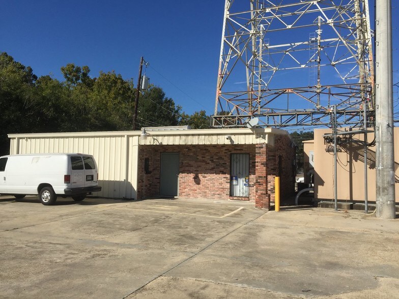 636 Lobdell Ave, Baton Rouge, LA à louer - Photo de l’immeuble – Image 2 sur 2