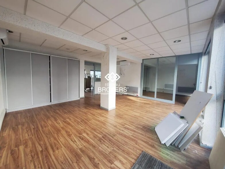 Local commercial dans Chambéry à vendre - Photo de l’immeuble – Image 3 sur 9