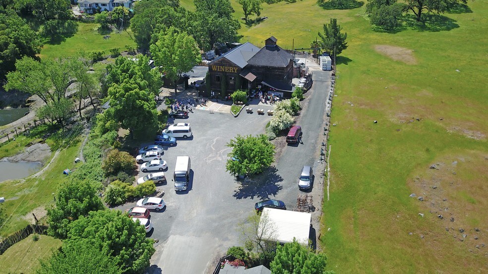 14600 S Highway 101, Hopland, CA à vendre - Photo de l’immeuble – Image 3 sur 39
