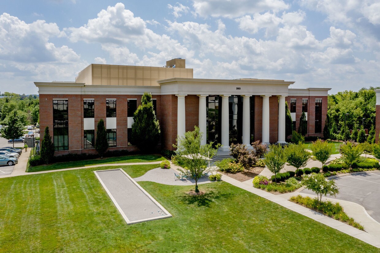 389 Nichol Mill Ln, Franklin, TN à louer Photo principale– Image 1 sur 38