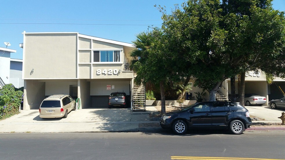 8420 Gulana Ave, Playa del Rey, CA à vendre - Photo de l’immeuble – Image 2 sur 25