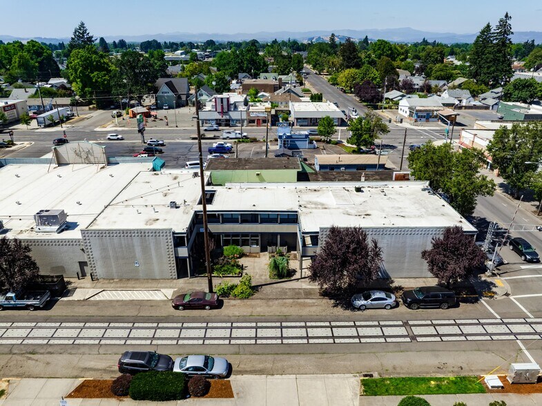 545-575 Holly St, Junction City, OR à louer - Photo de l’immeuble – Image 3 sur 27