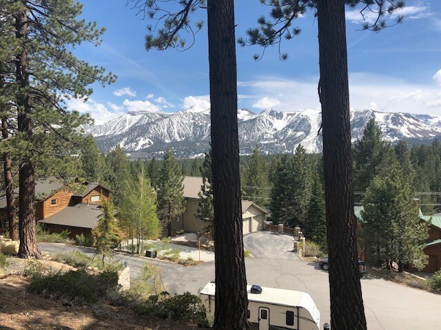 171 Holiday Way, Mammoth Lakes, CA à vendre - Photo de l’immeuble – Image 1 sur 1