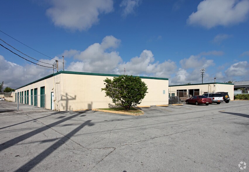 1551-1567 N Dixie Hwy, Pompano Beach, FL à louer - Photo de l’immeuble – Image 2 sur 9