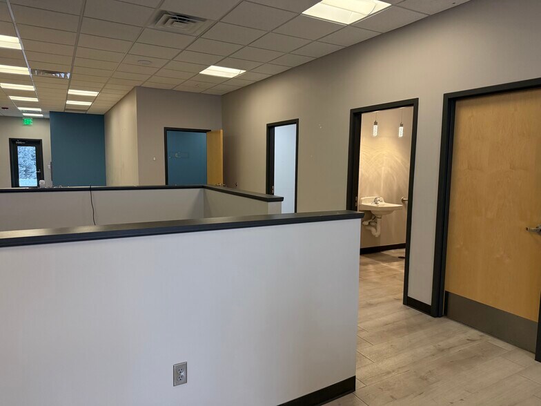 211 Sioux Point Rd, Dakota Dunes, SD à louer - Photo de l’immeuble – Image 3 sur 24