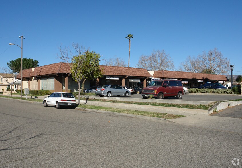 2509-2539 Royal Ave, Simi Valley, CA à louer - Photo de l’immeuble – Image 3 sur 3