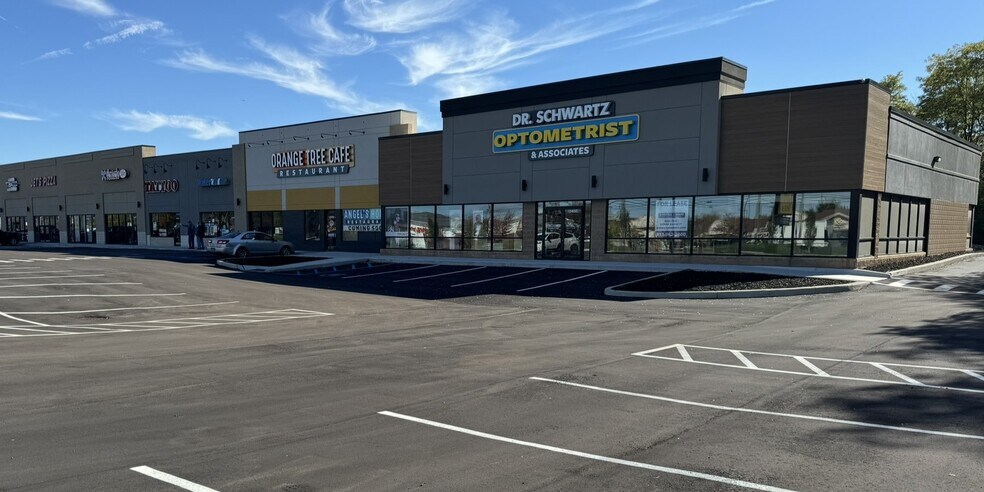 13400-13480 E 15 Mile Rd, Sterling Heights, MI à louer - Photo de l’immeuble – Image 1 sur 24