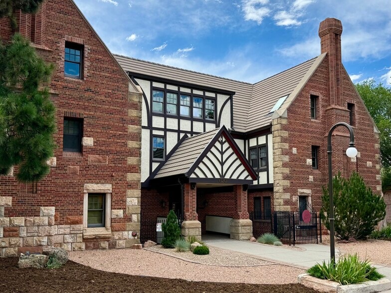620 S Cascade Ave, Colorado Springs, CO à vendre - Photo de l’immeuble – Image 1 sur 8