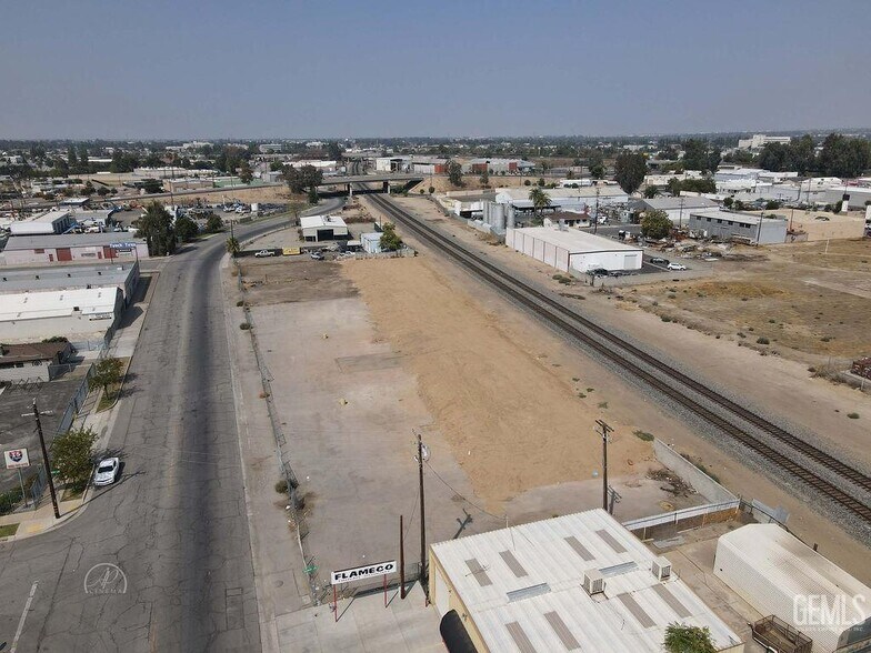 210 Sumner St, Bakersfield, CA à vendre - Photo de l’immeuble – Image 3 sur 4