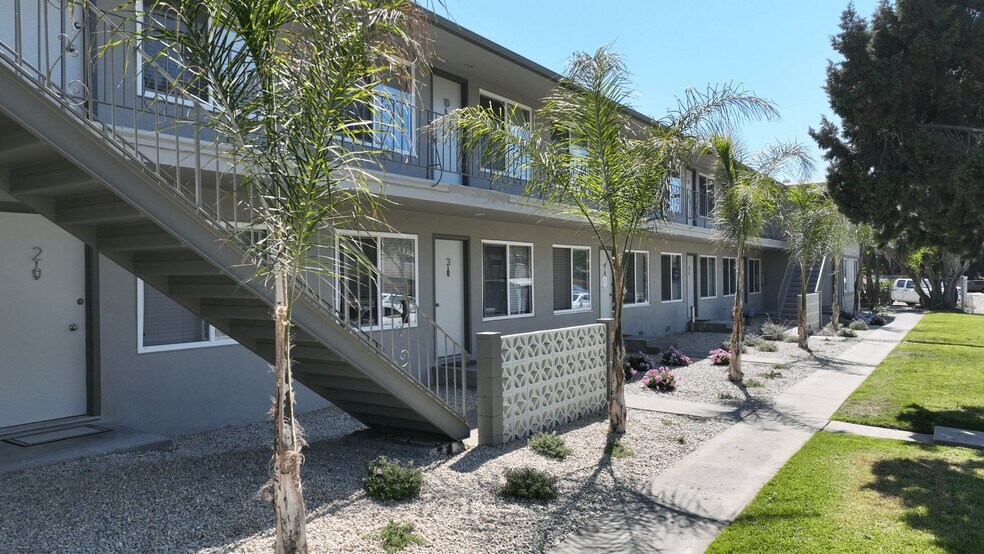 6587 Cervantes Rd, Goleta, CA à vendre - Photo de l’immeuble – Image 3 sur 8