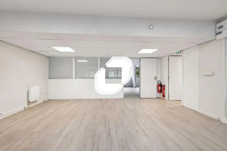Bureau dans Champs-sur-Marne à louer - Photo de l’immeuble – Image 3 sur 5