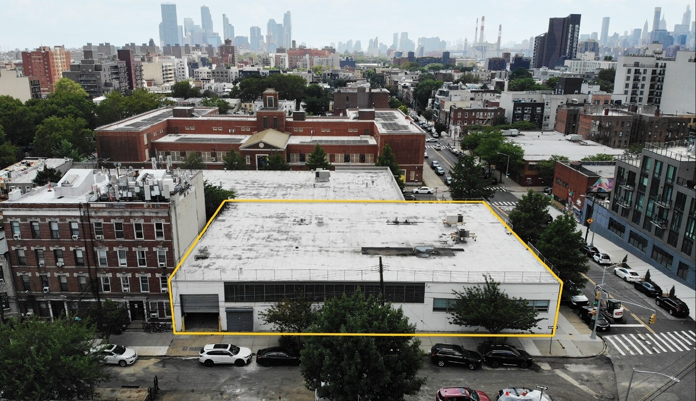 2813 14th St, Long Island City, NY à louer Photo de l’immeuble– Image 1 sur 16