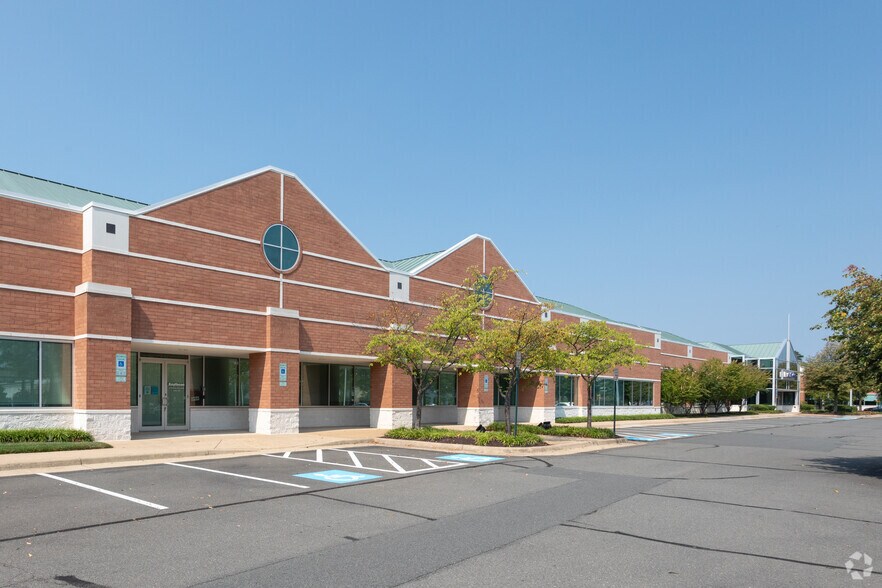 45745 Nokes Blvd, Sterling, VA à louer - Photo de l’immeuble – Image 2 sur 5