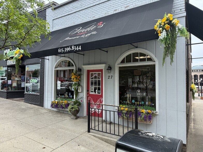 27 S Public Square, Murfreesboro, TN à louer - Photo de l’immeuble – Image 1 sur 9