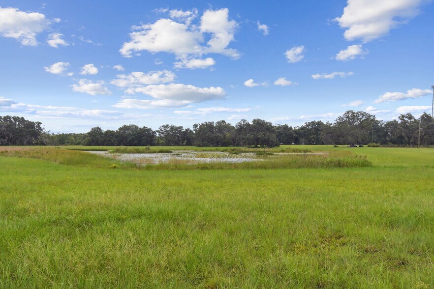 13711 Lussier Ln, Spring Hill, FL à vendre - Photo de l’immeuble – Image 2 sur 14
