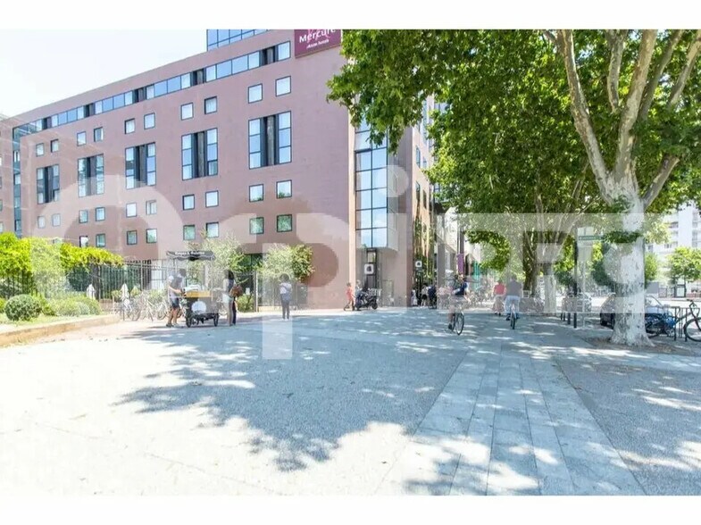 8 Esplanade Compans Caffarelli, Toulouse à louer - Photo de l’immeuble – Image 2 sur 33