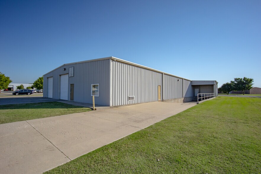 2701 Bart Conner Ct, Norman, OK à louer - Photo de l’immeuble – Image 3 sur 12