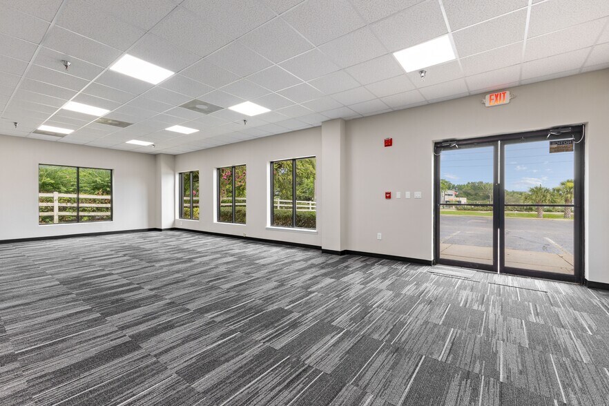 14748 W Colonial Dr, Winter Garden, FL à vendre - Photo de l’immeuble – Image 3 sur 10