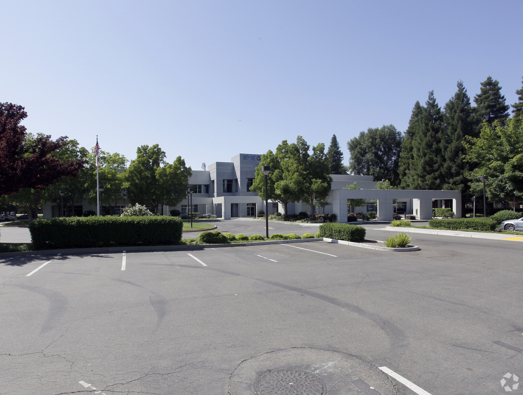 2030 W El Camino Ave, Sacramento, CA à louer Photo principale– Image 1 sur 3