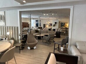4795-4797 SW 8th St, Miami, FL à louer Photo intérieure– Image 1 sur 5