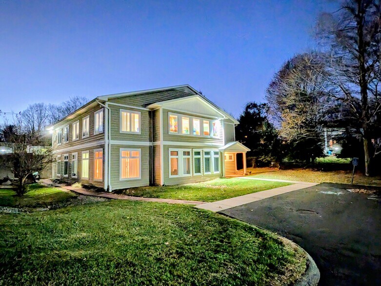 4183-4193 Whitney Ave, Hamden, CT à louer - Photo de l’immeuble – Image 2 sur 2