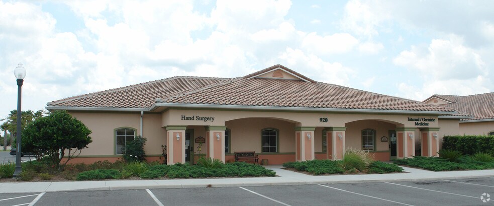 1400 US HIGHWAY 441 Hwy, Lady Lake, FL à louer - Photo principale – Image 1 sur 3