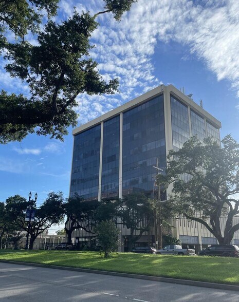 2633 Napoleon Ave, New Orleans, LA à louer - Photo de l’immeuble – Image 2 sur 9