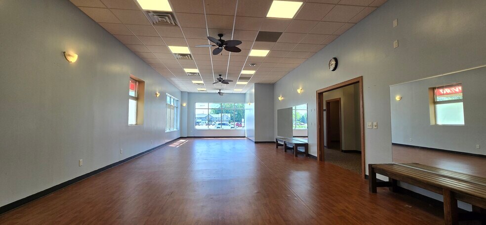 700 Norway Dr, Annandale, MN à louer - Photo de l’immeuble – Image 2 sur 17