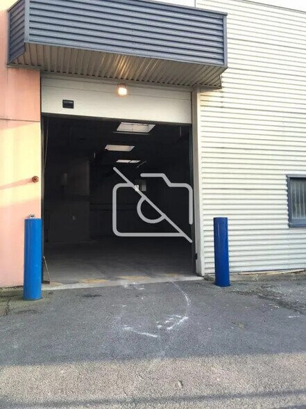 Local d’activités dans Chelles à louer - Photo de l’immeuble – Image 2 sur 5