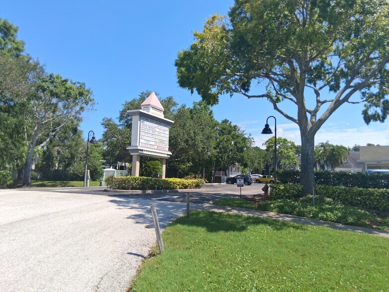 2134 Palm Harbor Blvd, Palm Harbor, FL à louer - Photo de l’immeuble – Image 3 sur 10
