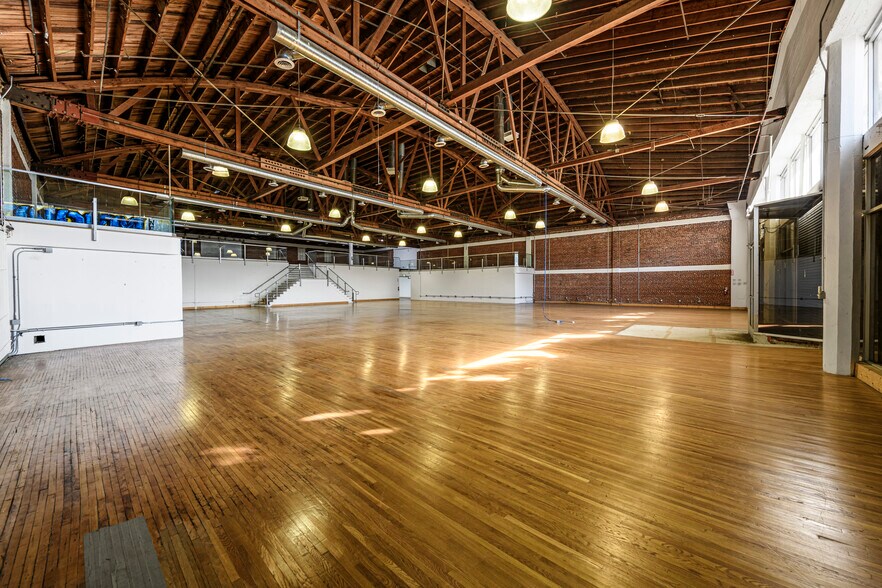 1207 E Washington Blvd, Los Angeles, CA à louer - Photo de l’immeuble – Image 3 sur 13