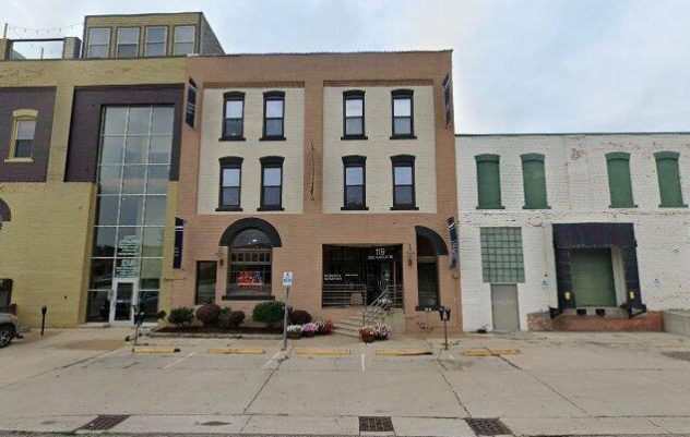 119 Pere Marquette Dr, Lansing, MI à louer - Photo de l’immeuble – Image 2 sur 13