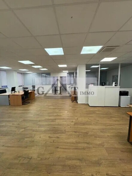 Bureau dans Maisons-Alfort à louer - Photo de l’immeuble – Image 2 sur 8