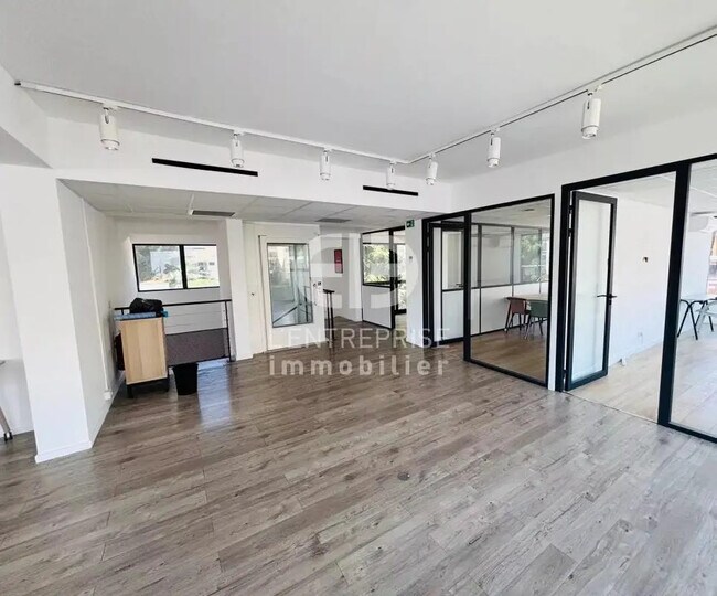 Plus de détails pour Bureau à louer