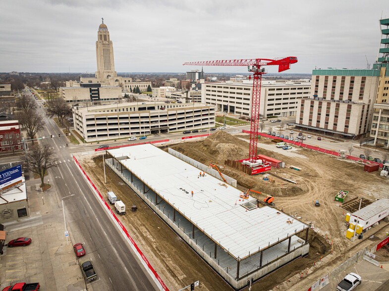 226 Centennial Mall S, Lincoln, NE à louer - Photo de l’immeuble – Image 1 sur 2