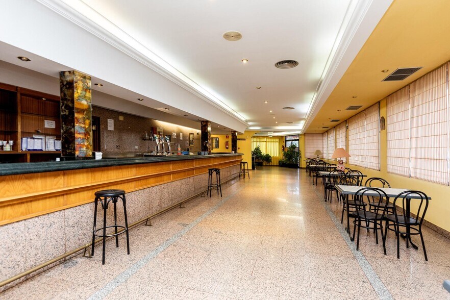 Services hôteliers dans Villalbilla, Madrid à vendre - Photo de l’immeuble – Image 2 sur 20