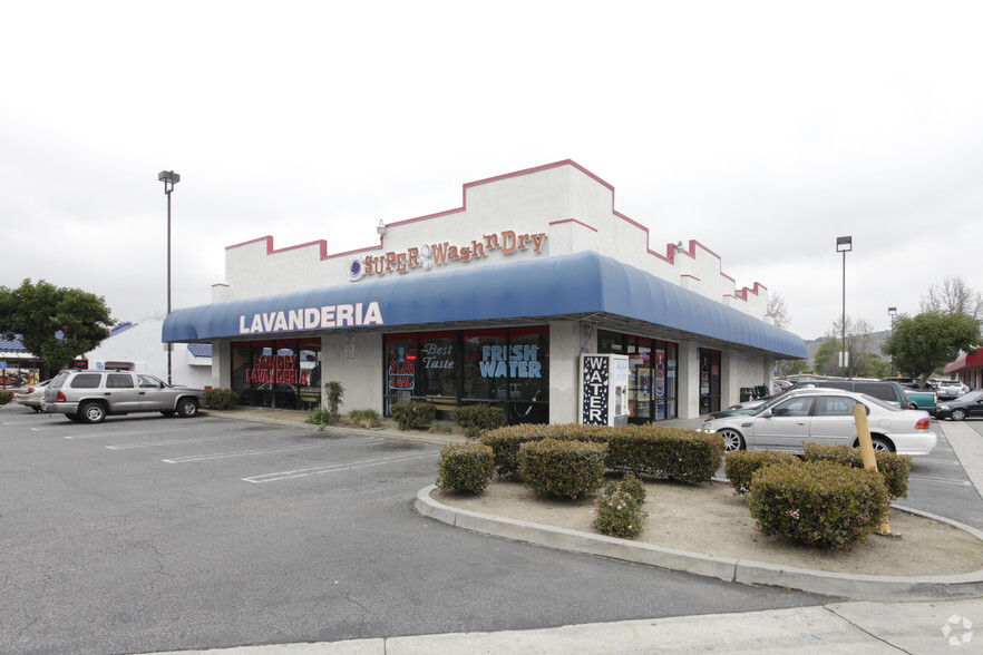 690 Fairplex Dr, Pomona, CA à vendre - Photo principale – Image 1 sur 3