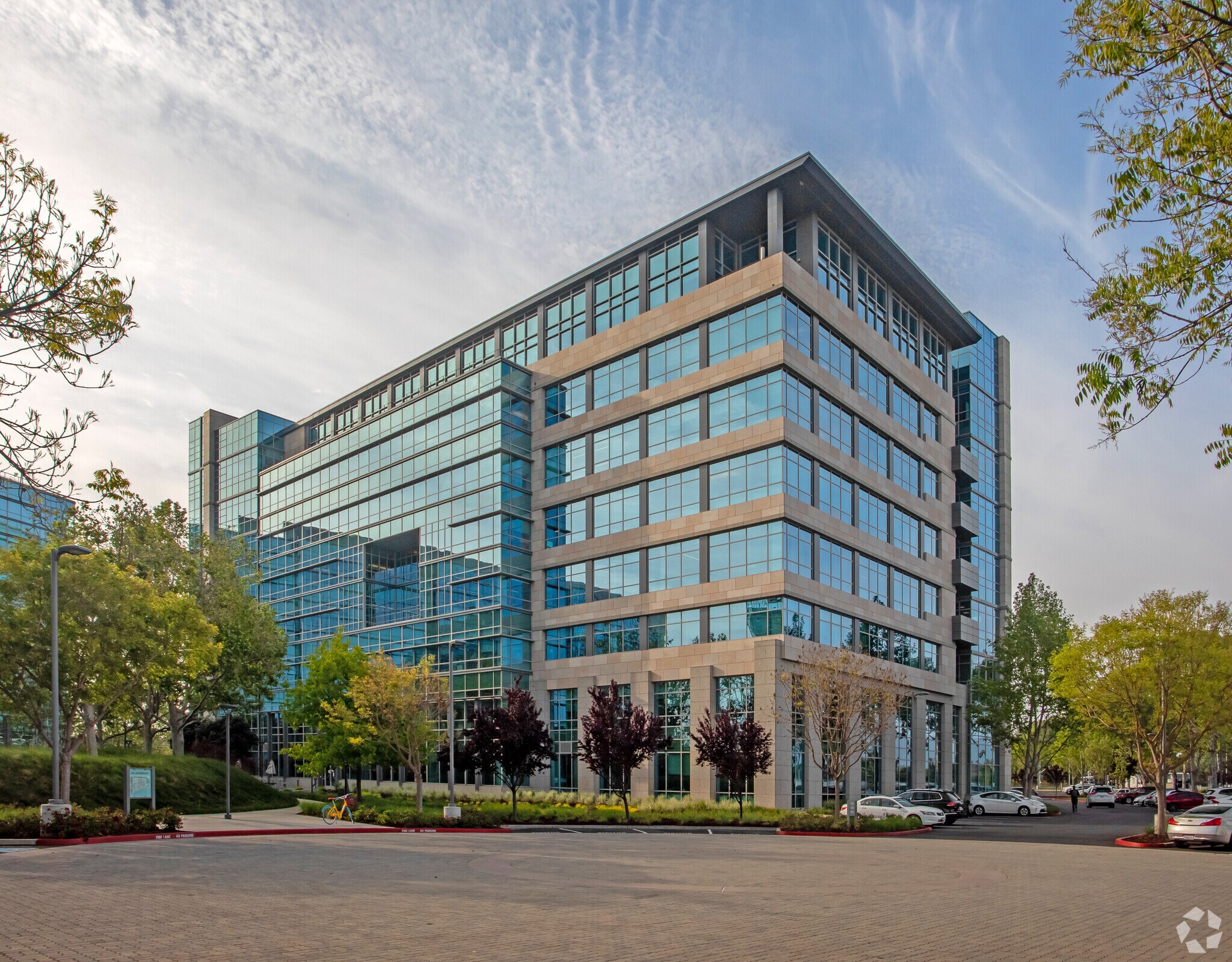 1000 Enterprise Way, Sunnyvale, CA à louer Photo de l’immeuble– Image 1 sur 10