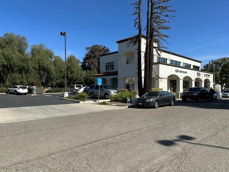 175 McMurray Rd, Buellton, CA à louer - Photo de l’immeuble – Image 3 sur 6