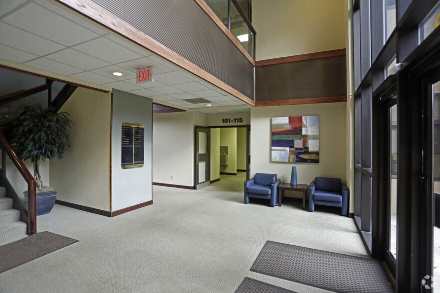 3623 Latrobe Dr, Charlotte, NC à louer - Hall d’entrée – Image 2 sur 17
