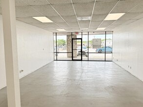 9323 Perrin Beitel Rd, San Antonio, TX à louer Photo intérieure– Image 2 sur 2