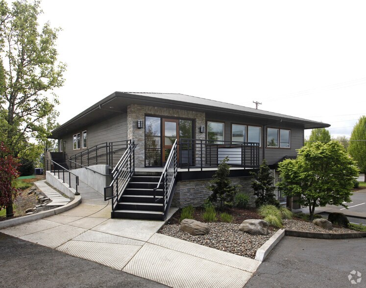 1607 Beavercreek Rd, Oregon City, OR à louer - Photo de l’immeuble – Image 3 sur 15