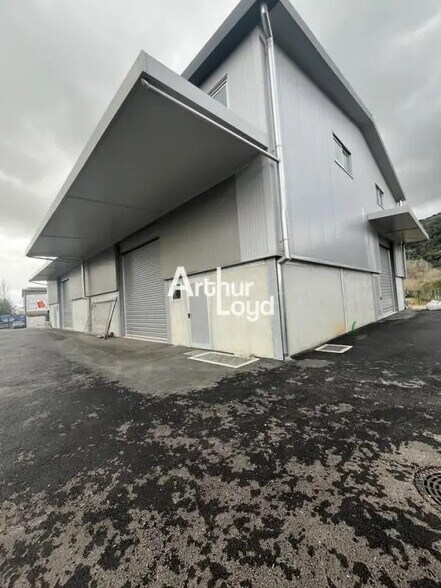 Local d’activités dans La Roquette-sur-Siagne à louer - Photo de l’immeuble – Image 2 sur 8