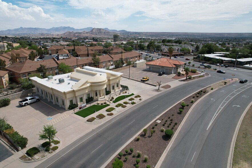 5974 Silver Springs Dr, El Paso, TX à vendre - Photo de l’immeuble – Image 2 sur 23
